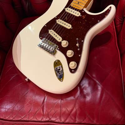 Fender American Professional II Stratocaster with Maple Fretboard 2020 - Present - Olympic White image 2