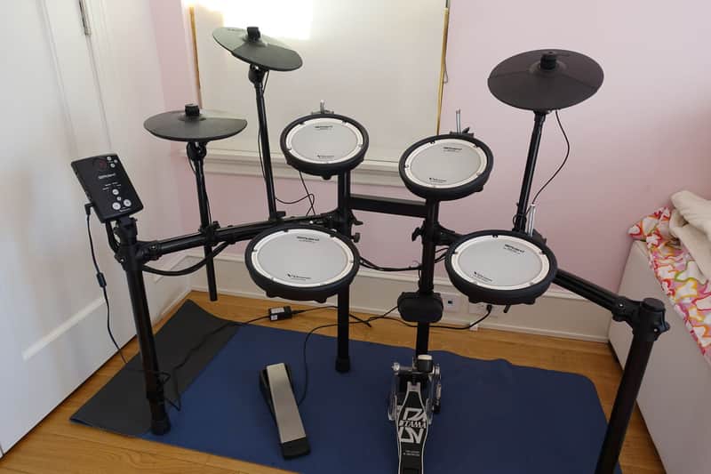 Roland TD-1DMK V-Drum Kit with Mesh Pads AND Tama HP-30 Bass Drum Pedal image 1