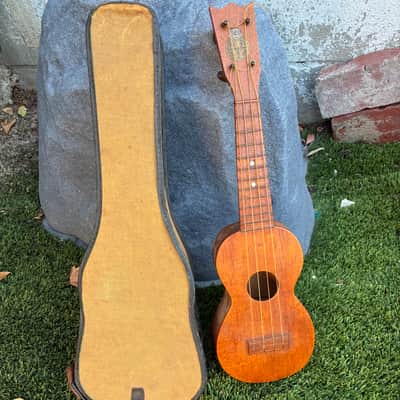 Leonardo Nunes Soprano ukulele 1900s - With original canvas case image 1