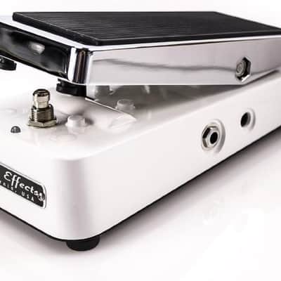 Mint Xotic Wah Pedal XW-1 True Bypass Bias Controls Bundle w/ 12x Fender Picks and Liquid Audio Polishing Cloth image 3