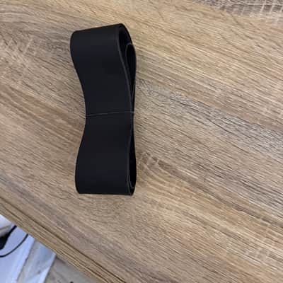 Gibson stock Guitar strap 2016 - Black - STILL HAS THE RUBBERBAND TIE ON IT image 4
