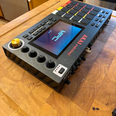 Akai MPC Live Standalone Sampler / Sequencer 2017 - 2020 - Black image 5