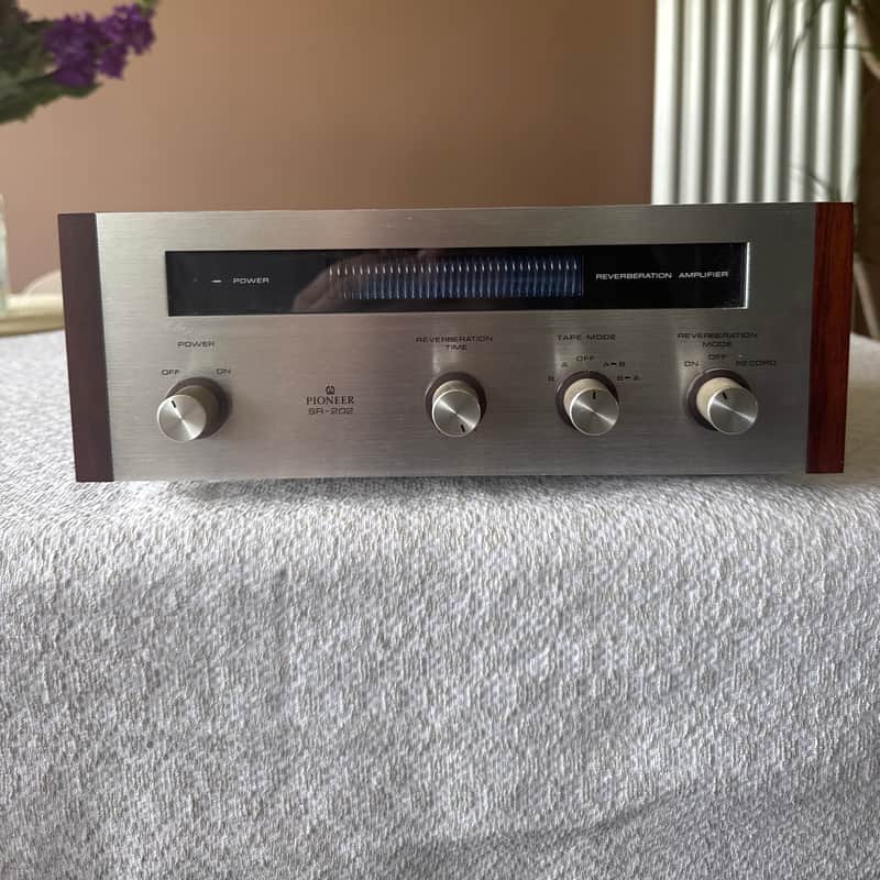 1970 – 1972 Pioneer SR-202 Reverb Amplifier Silver with Wood S…