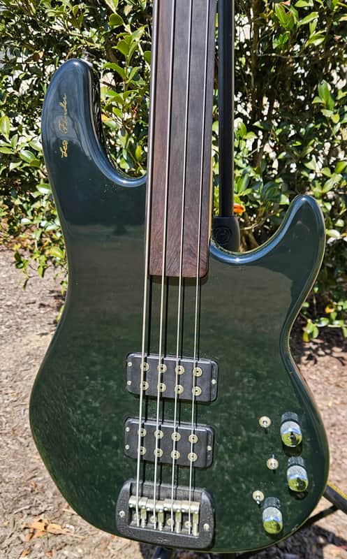 G&L L2000 1989/90 - Black image 1