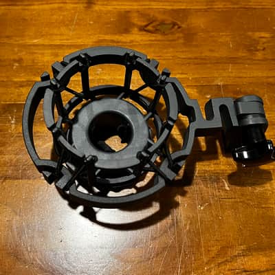 AKG C214 Large Diaphragm Cardioid Condenser Microphone with case image 6