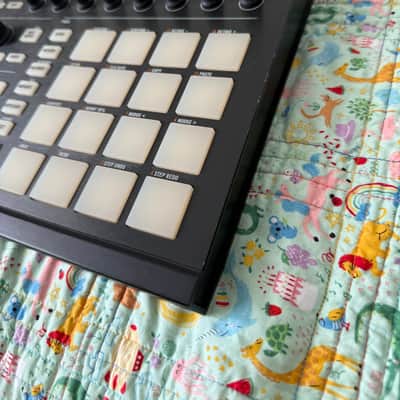 Native Instruments Maschine MKII 2010s - Black image 3