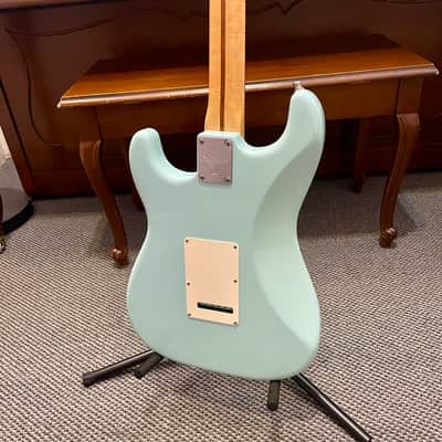 2005 Fender Custom Classic Stratocaster Daphne Blue image 5