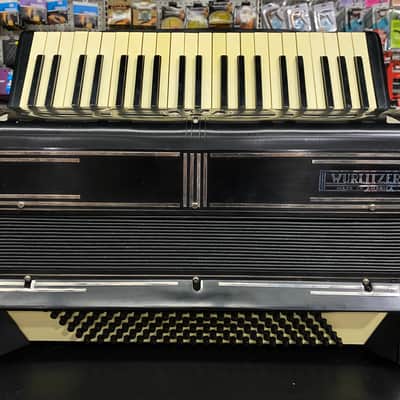 American Made 1930s RARE Wurlitzer Accordion Fully Functional W/Case image 1