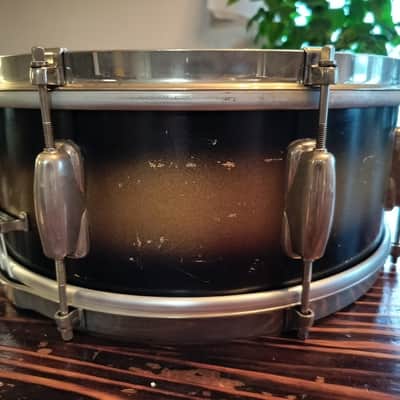 Slingerland No. 152 Student Model Radio King 5.5x14" 8-Lug Snare Drum with 3 pt Strainer mid 50's - Blue/Silver Duco Lacquer image 5