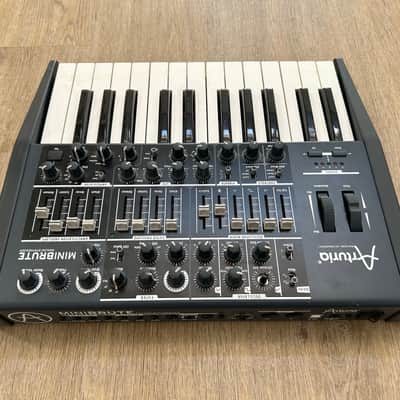 Arturia MiniBrute 25-Key Synthesizer 2012 - 2018 - Black image 2