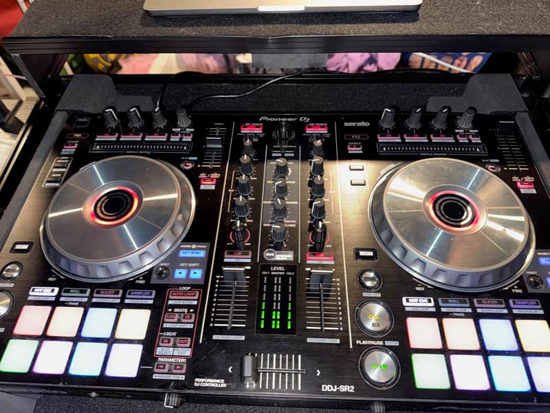 Pioneer DDJ-SR2 w/ ODYUSA Flight Case imagen 1