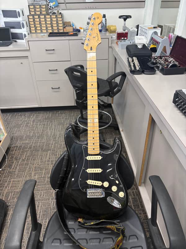 Fender FSR Special Edition Player Stratocaster with Maple Fretboard