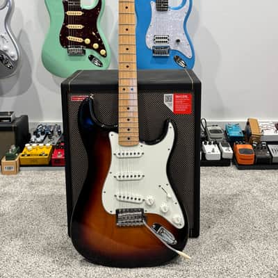 Fender Standard Stratocaster with Maple Fretboard 2006 - 2017 - Brown Sunburst image 2