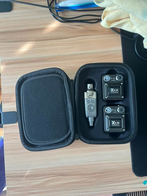 Xvive U4R2 Wireless In-Ear Monitoring System 2010s - Black image 1