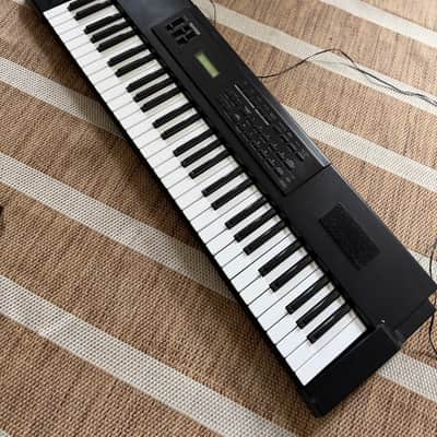 Roland XP-10 61-Key Multi-Timbral Synthesizer 1995 - 2002 - Black