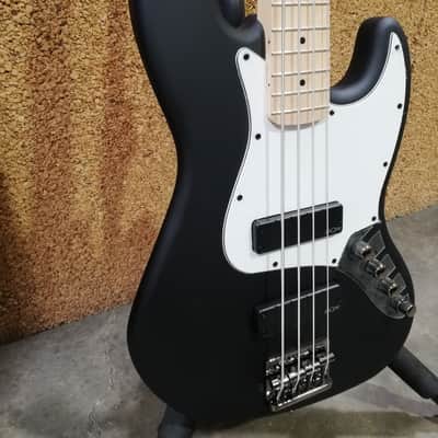 Squier Contemporary Action Jazz Bass HH Flat Black image 4
