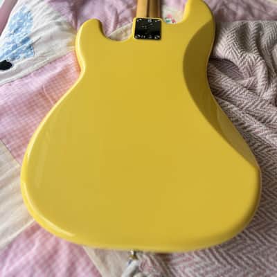 Fender Player Precision Bass with Maple Fretboard 2018 - 2024 - Buttercream image 2