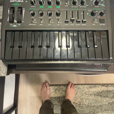 Arturia Microbrute 2025 - UFO Black / Green