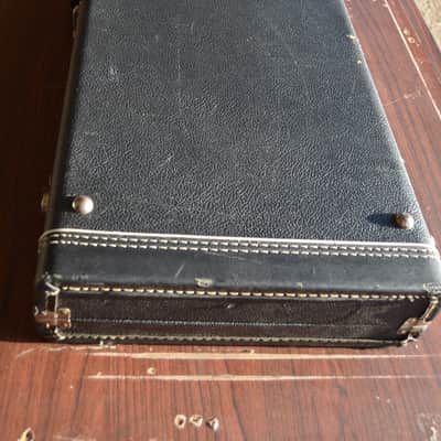 Fender hardshell guitar case for 1972-1977 Stratocaster + Telecaster, with Vintage 1970s mojo! image 6