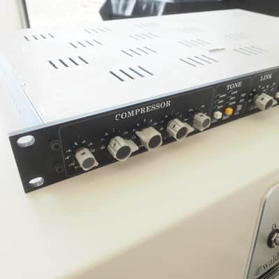 API 2500 Stereo Bus Compressor 2000 - 2019 - Black image 4