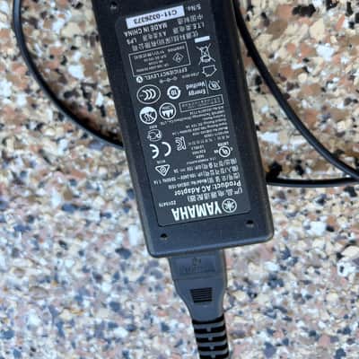 Yamaha THR10 10-Watt 2x3" Stereo Digital Modeling Guitar Combo 2011 - 2018 - Tan image 8