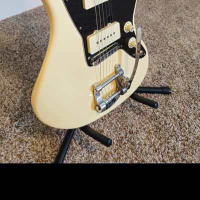 Fender Limited Edition American Special Jazzmaster W/ Hardcase &Bigsby Vibrato 2016 - Olympic White image 3