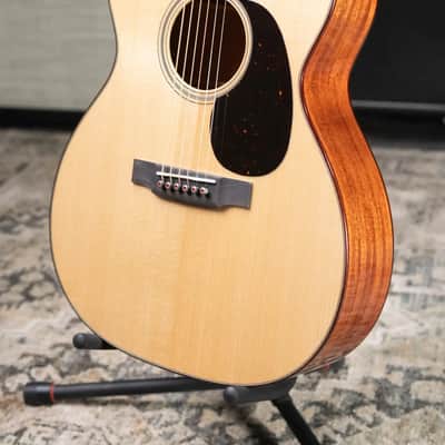 Martin 000-18 Modern Deluxe Acoustic Guitar with Hardshell Case image 4