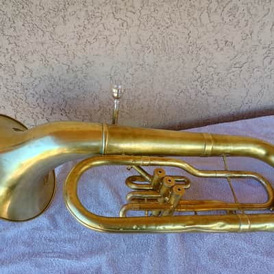 Reynolds Emperor baritone horn with mouthpiece and gig bag image 3