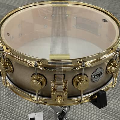 DW COLLECTOR'S 14X5 SSC MAPLE SNARE DRUM NATURAL TO EBONY SATIN OIL BURST | GOLD HARDWARE - FLOOR MODEL image 8