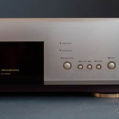 Toshiba CD DVD player CD 900E with remote control image 3