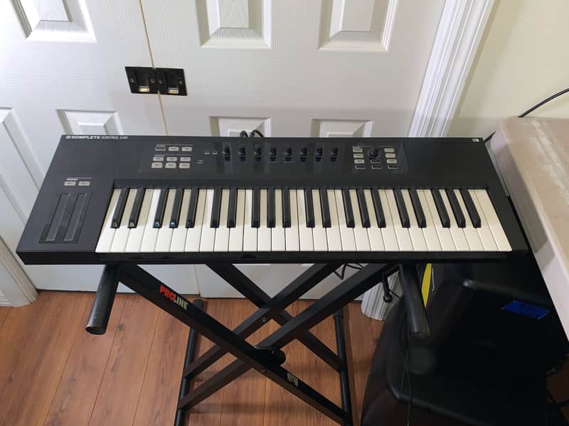 Native Instruments Komplete Kontrol S49 2010s - Black image 1