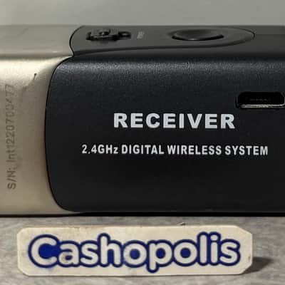 Xvive U3 U4 Wireless Microphone System Receiver & Transmitter 2010s - Black image 2