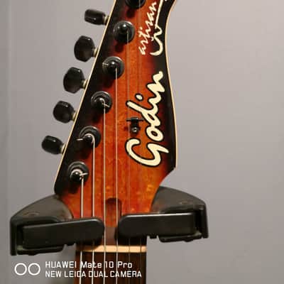 Godin Artisan ST Signature 90' Sunburst image 3