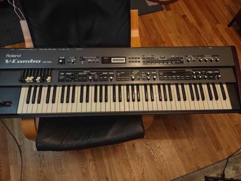 Roland V-Combo VR760 76鍵 Roland VR-760 76-Key V-Combo Organ | Reverb