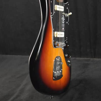 Fender American Professional Classic Jaguar Rosewood Fingerboard 3-Color Sunburst image 5