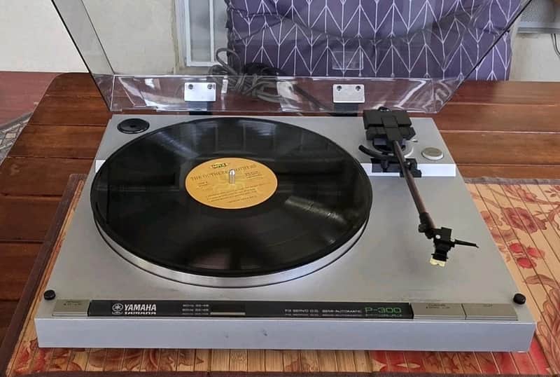 VINTAGE YAMAHA NS SERIES DIRECT DRIVE TURNTABLE/MADE IN JAPAN/33/45 SPEED