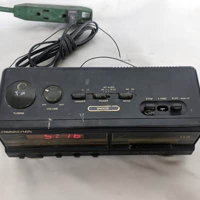 Soundesign Model 3827 AM-FM Electronic Clock Radio Cassette Player image 6