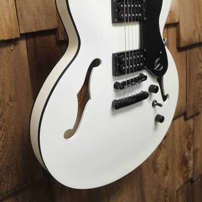 Epiphone Dot Studio - Alpine White with black binding (Hardshell