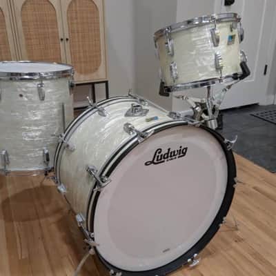 Ludwig Classic Maple Fab Outfit 9x13 / 16x16 / 14x22" Drum Set image 3