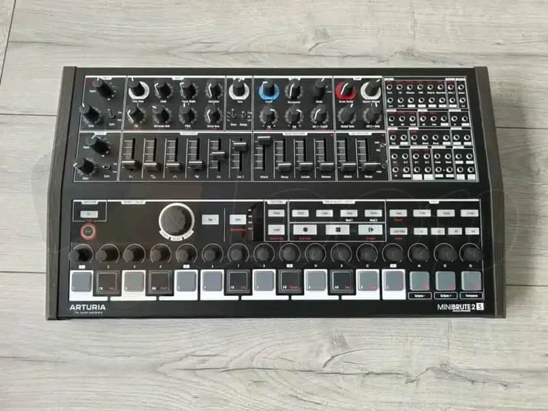 Arturia MiniBrute 2S Noir Edition image 1