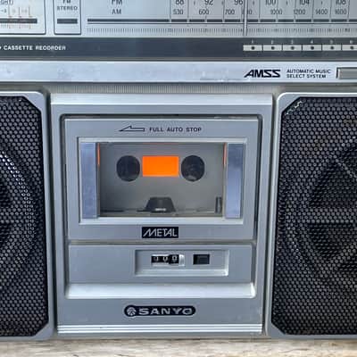 Vintage SANYO M9975 Boom Box Cassette Recorder Stereo Radio Portable FOR PARTS OR REPAIRS image 3