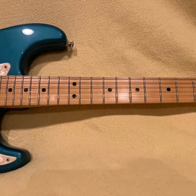 Fender American Elite Stratocaster SSS with Maple Fretboard 2016 - 2019 - Ocean Turquoise Metallic image 3