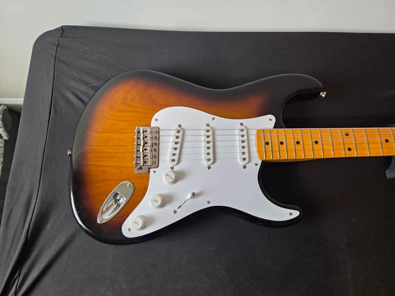Fender 70th Anniversary American Vintage II 1954 Stratocaster 2-Color Sunburst