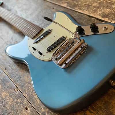 Fender Mustang '69 Reissue CIJ R-Serial 2004 Rare Non-Catalogue Solid Lake Placid Blue w/ Matching Headstock image 9