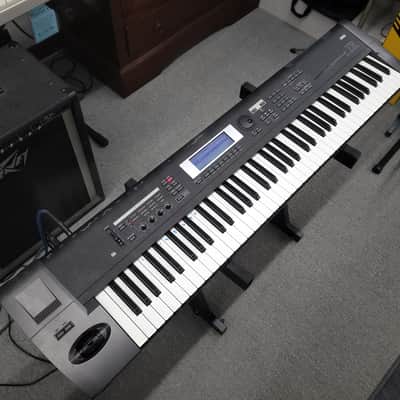 Korg Triton TR 76-Key Workstation with SKB Case - Black