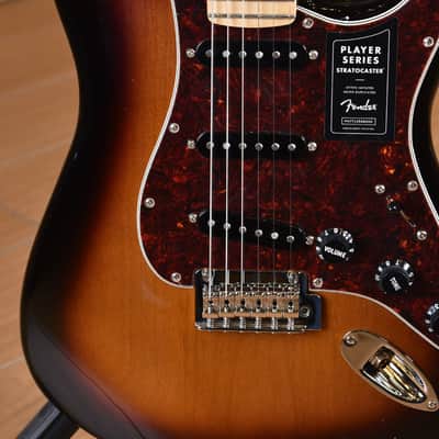 Fender Player Series Limited Edition Tortoise Shell Pickguard Stratocaster Maple Neck 3 Tone Sunburst image 6