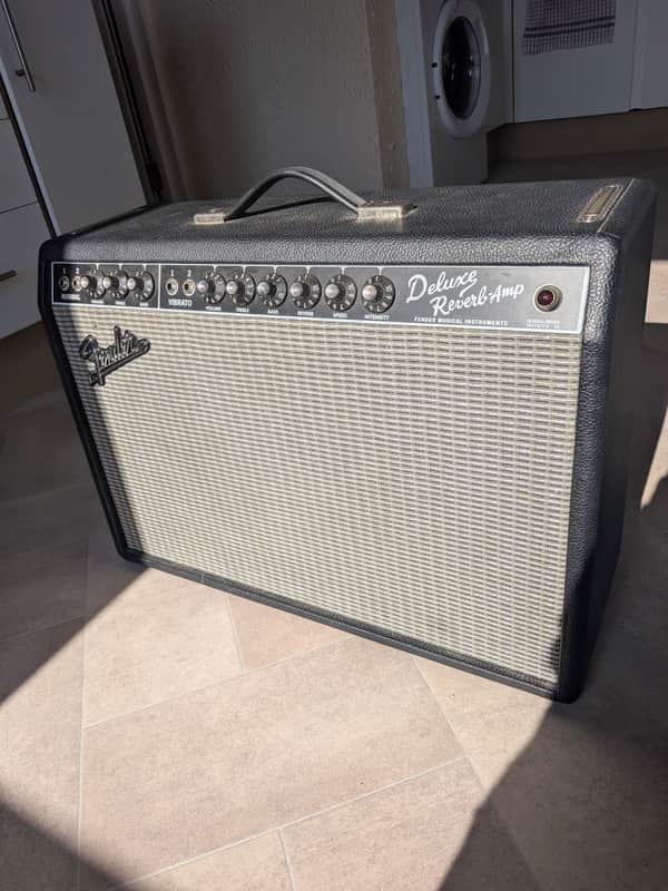 Fender '65 Deluxe Reverb Reissue 22-Watt 1x12" Guitar Combo 1994 - Present - Black image 1