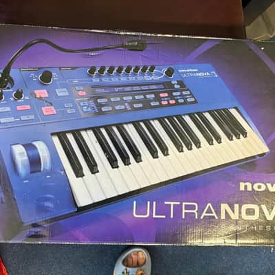 Novation UltraNova 37-Key 20-Voice Synthesizer 2010 - Blue