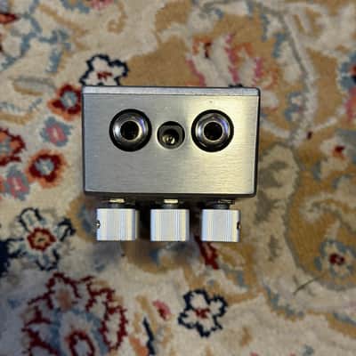 Walrus Audio Monument Harmonic Tap Tremolo V2 Limited Edition - Platinum Series 2021 - Platinum image 2