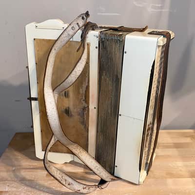 Hohner Vintage 1930's White Accordion Very Cool Original Case, Help Small Business & Buy it Here ! image 9